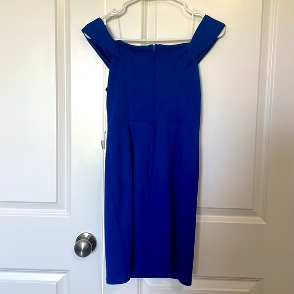 NWT off the shoulder dress. Perfect for homecoming. Juniors size 5 - Picture 2 of 3